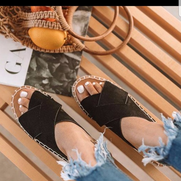 🚨//The Elinore// Black vegan suede Sandal - Picture 7 of 8